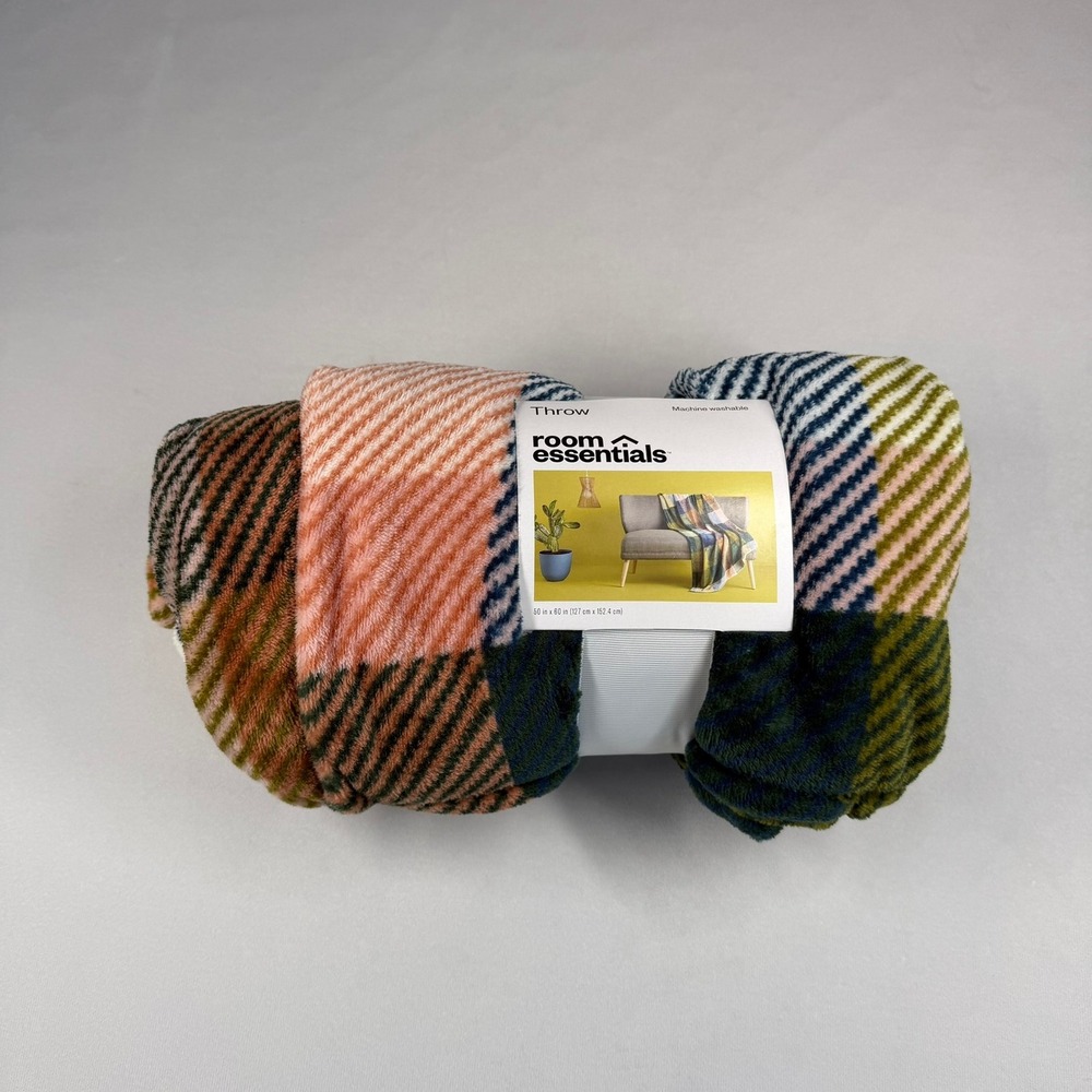 Room Essentials Plush Throw Blanket Multi-Color Plaid 50"x60" New